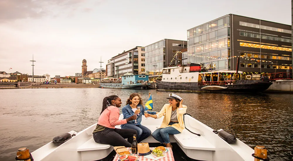 Amsterdam &amp; Paris Holiday Package (06 Nights &amp; 07 Days)